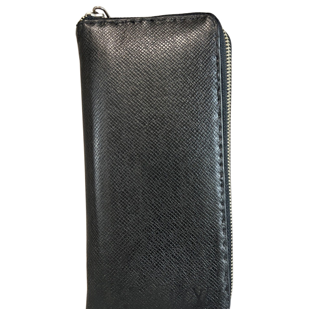 LOUIS VUITTON Taiga Vertical Zippy Wallet Black