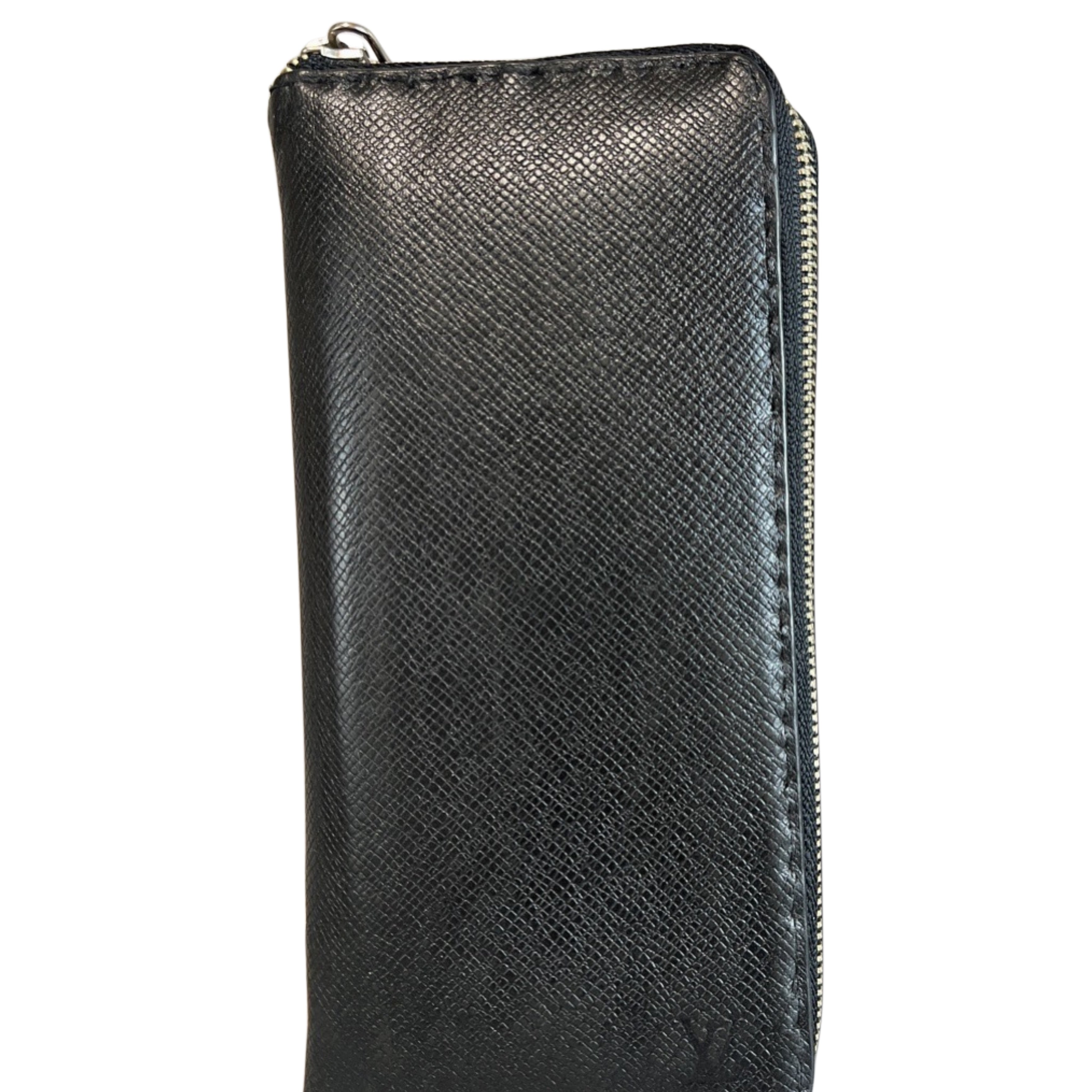 LOUIS VUITTON Taiga Vertical Zippy Wallet Black