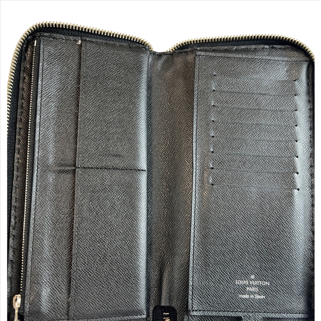 LOUIS VUITTON Taiga Vertical Zippy Wallet Black